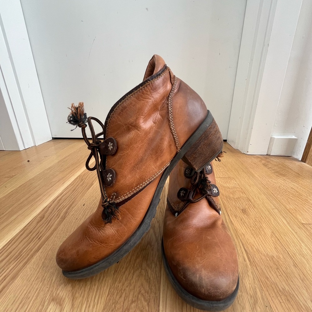 PIKOLINOS Brown Ankle Boots with Vintage Leather